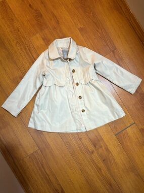🍃3/$30 Tahari Cream Trench Coat with Decorative Buttons 1-2years